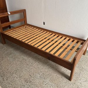 Cama de Madera Una Plaza Estilo Moderno - imagen 1