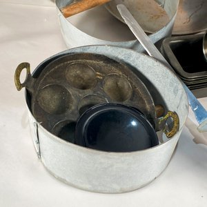 Lote de Artículos de Cocina: Paellera, Moldes, Jarra, Termo y Más - imagen 2