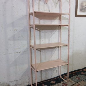 Estantería de caño rosa con detalles en bronce, 4 niveles - imagen 3