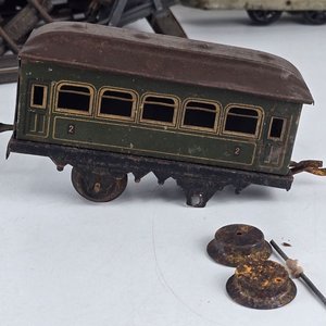 Tren de Juguete Antiguo con Vagones y Rieles Alemanes - imagen 9