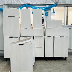 Lote siguiente: Lote de 13 Muebles de Cocina Modulares Blancos
