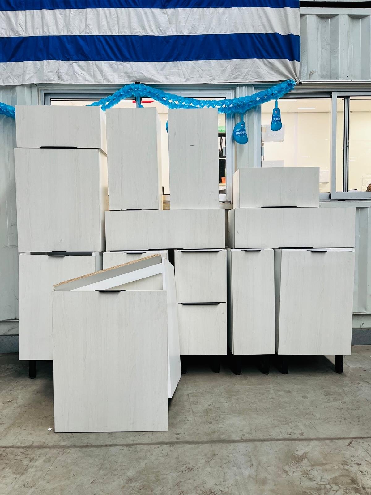 Lote de 13 Muebles de Cocina Modulares Blancos