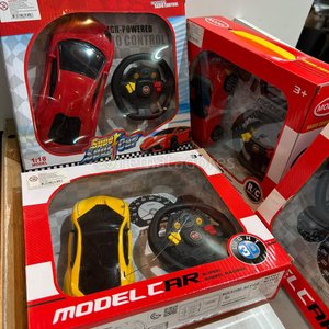 Lote anterior: Set de 2 autos de control remoto "Super Car" y "Model Car"