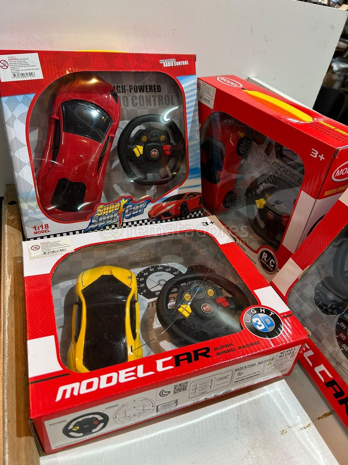 Set de 2 autos de control remoto "Super Car" y "Model Car"