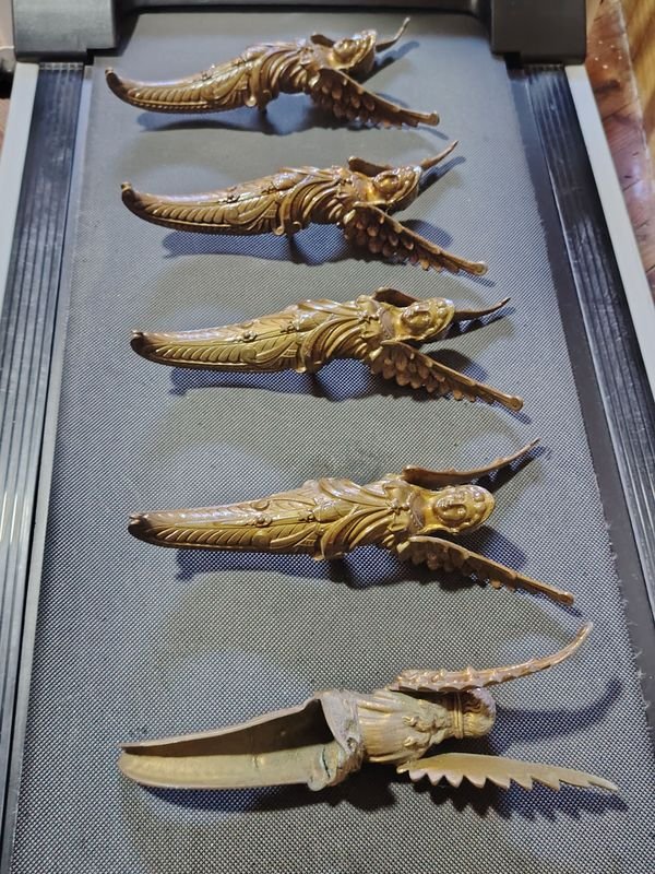 Esculturas de Ángel de Bronce con Detalles Intricados