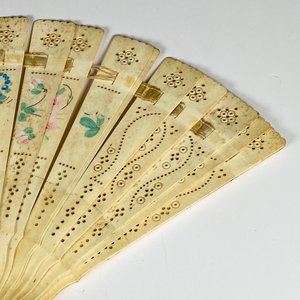 Abanico de marfil decorado - imagen 4