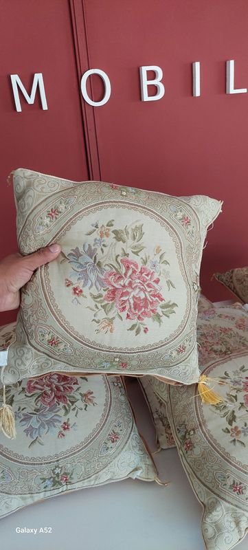 Lotes de almohadones coloridos en buen estado - imagen 4