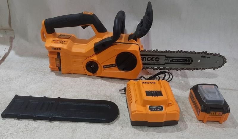 Motosierra de Batería con Poco Uso - imagen 2