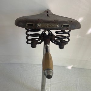 Asiento de Bicicleta Vintage Cuero Marrón "Puppy" Made in Occupied Japan - imagen 3