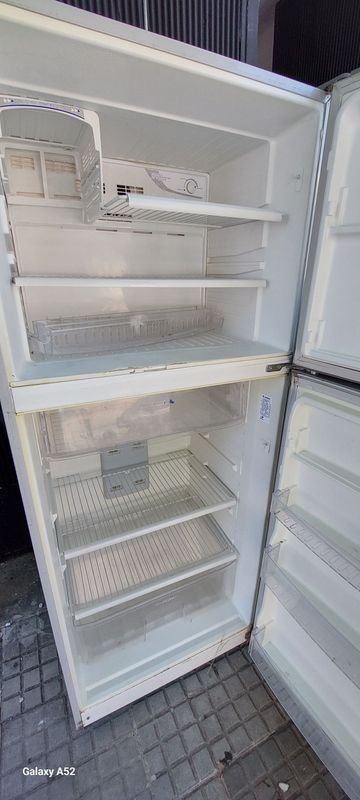 Heladera con congelador de buena calidad - imagen 3