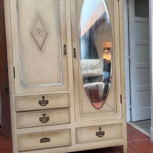 Ropero Antiguo de Roble Pintado con Espejo Ovalado y Cajones - imagen 2