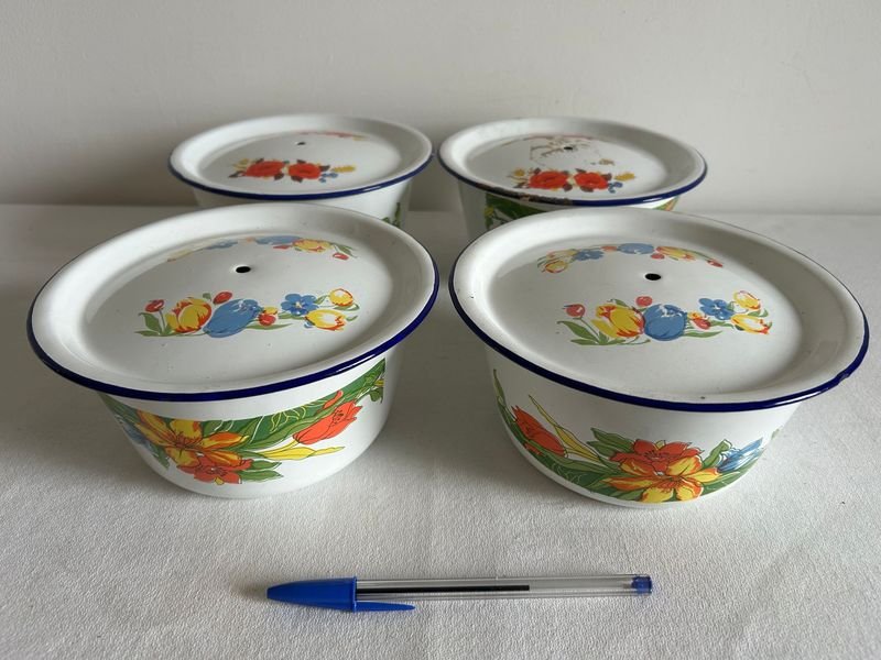 Set de 4 Bowls Esmaltados Blancos con Tapa y Flores