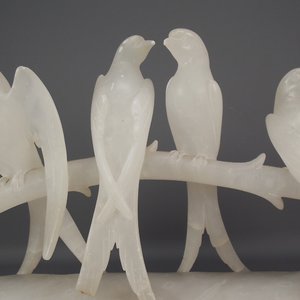 Escultura de Alabastro con 6 Pájaros sobre Rama y Base de Madera - imagen 9