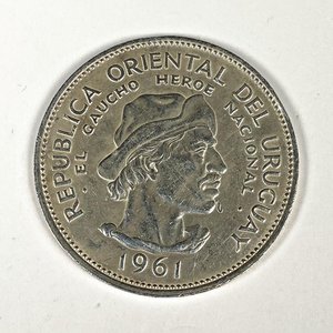 Lote siguiente: Moneda de Plata "El Gaucho" Homenaje al Héroe Nacional de Uruguay - 1961