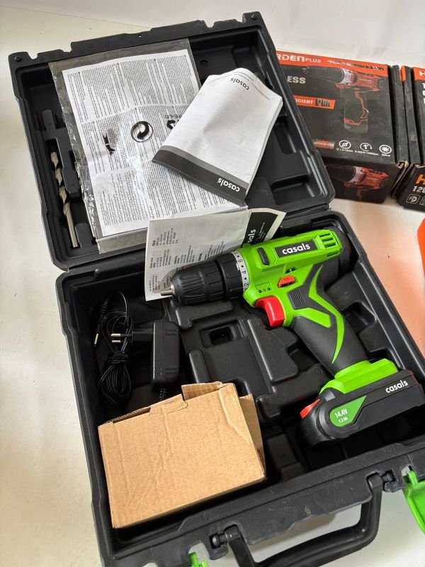Atornilladoras a batería: una colección de herramientas y accesorios - imagen 2