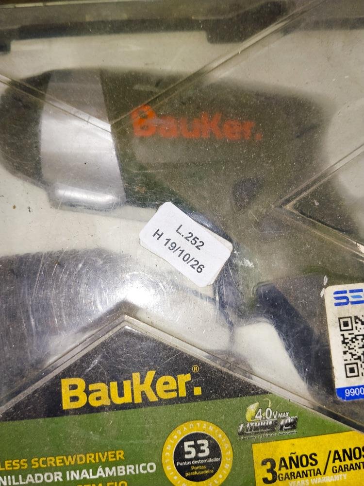 Atornillador Inalámbrico Bauker con Puntas y Cargador en Valija