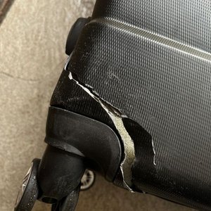 Valija Rígida Negra Coder con Detalle en Rueda - imagen 9