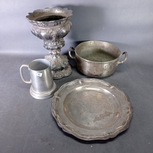 Lote siguiente: Jarra de Aluminio y Piezas de Platina con Relieves
