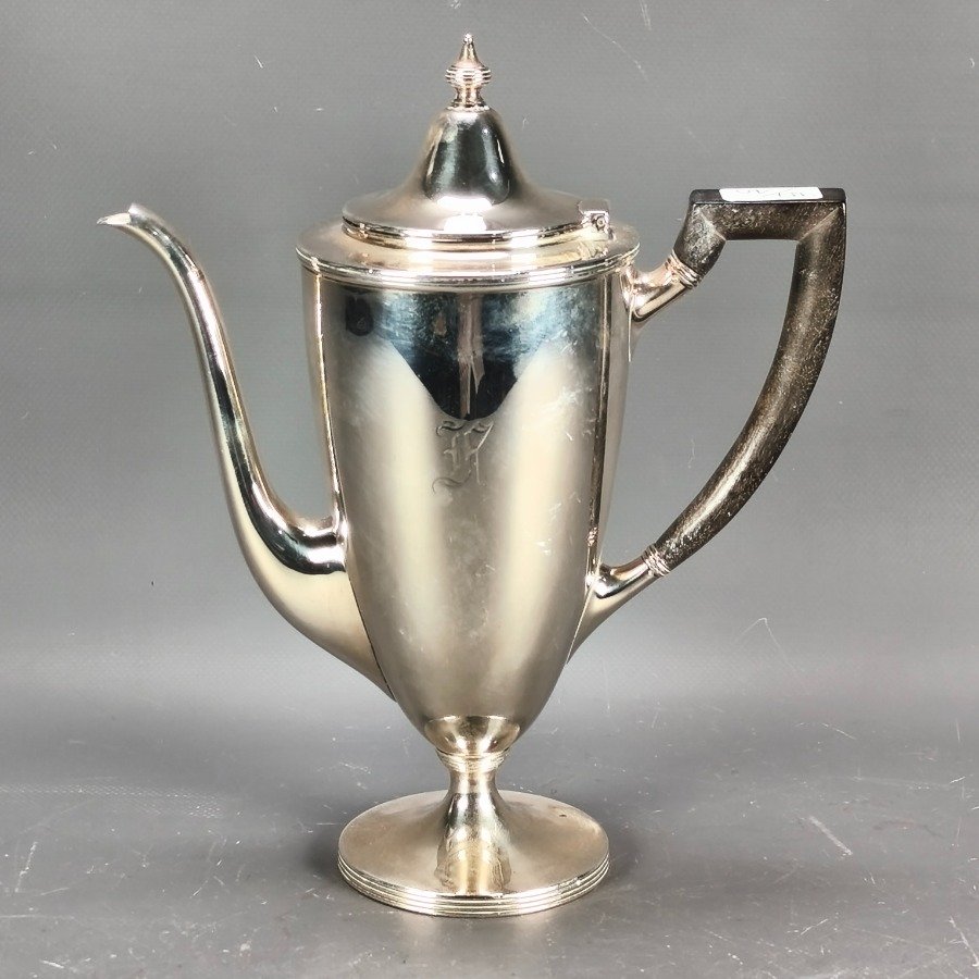 Lote siguiente: Tetera en plata sterling Tiffany & Co Hamilton Gramercy con asa de madera y monograma