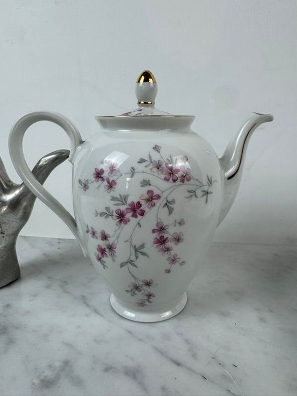 Porcelana Europea con Motivos Florales - imagen 6