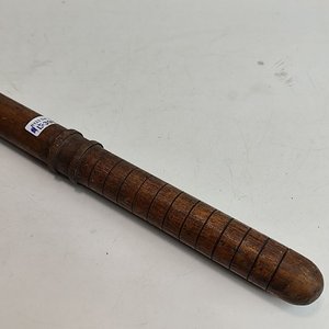 Garrote de Madera Estilo Policía - 73cm - imagen 2