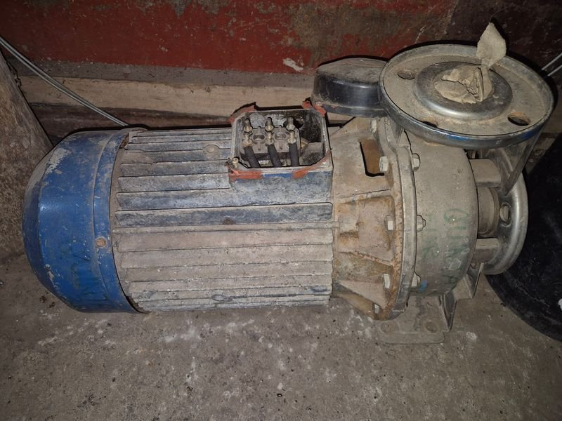 Bombas eléctricas usadas de 25x25 - imagen 4