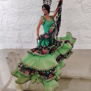 Lote siguiente: Figura Bailarina Española de Flamenco con Vestido Verde