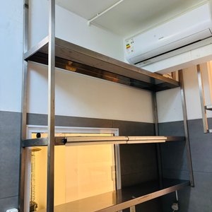 Lote anterior: Lote #031 – Estante de acero inoxidable de alto calibre con tres estantes marca Abylu, se amura al techo, tres estantes. Con dos comanderas – 180x42x178cm