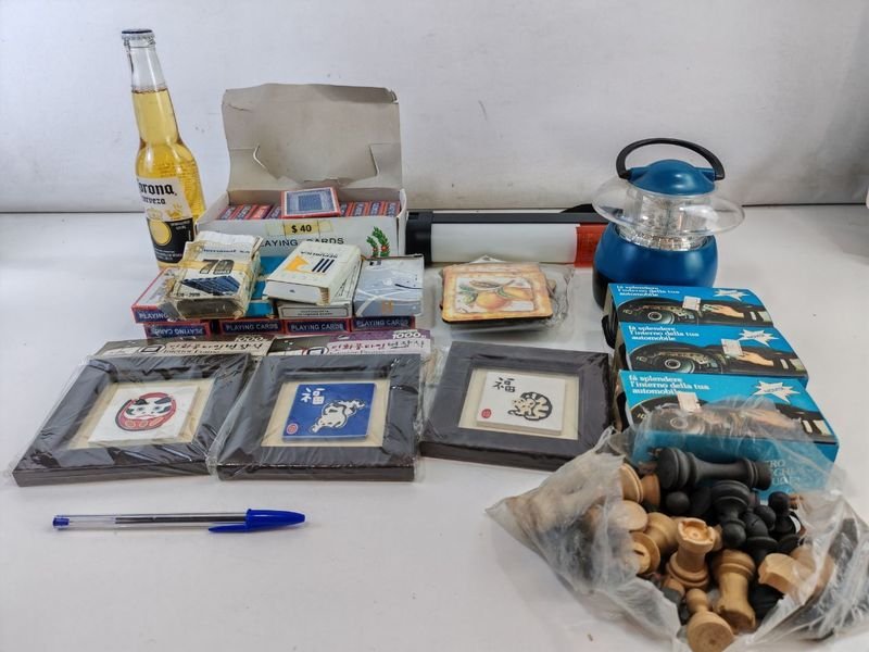 Colección de Juegos, Cartas y Linternas en Buen Estado - imagen 1