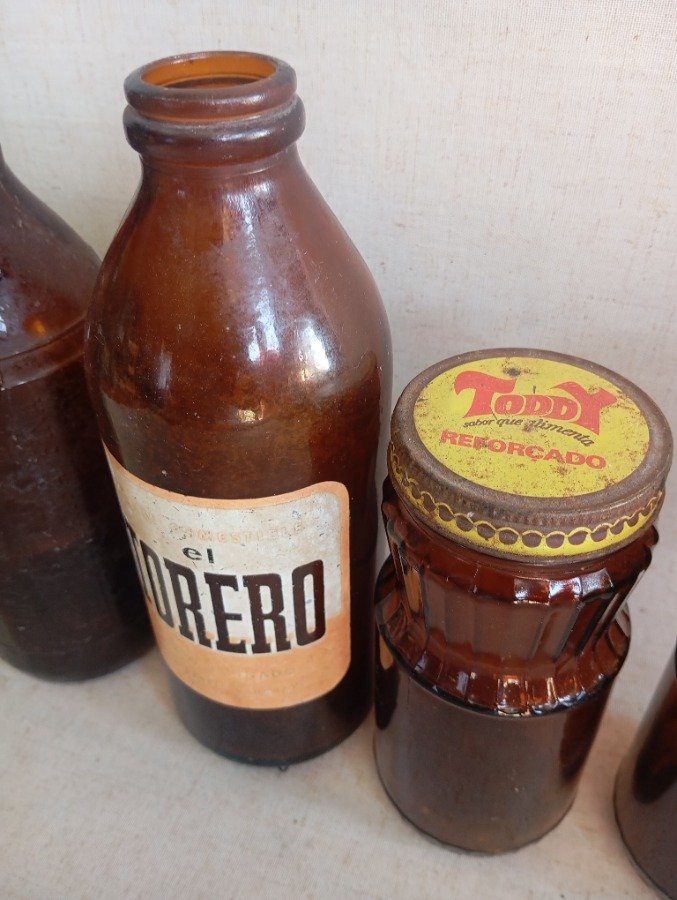 Colección de botellas variadas en buen estado - imagen 4