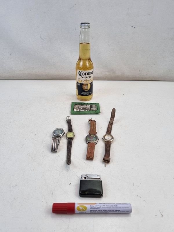 Lote de Relojes de Pulsera y Encendedor Zippo con Galgo
