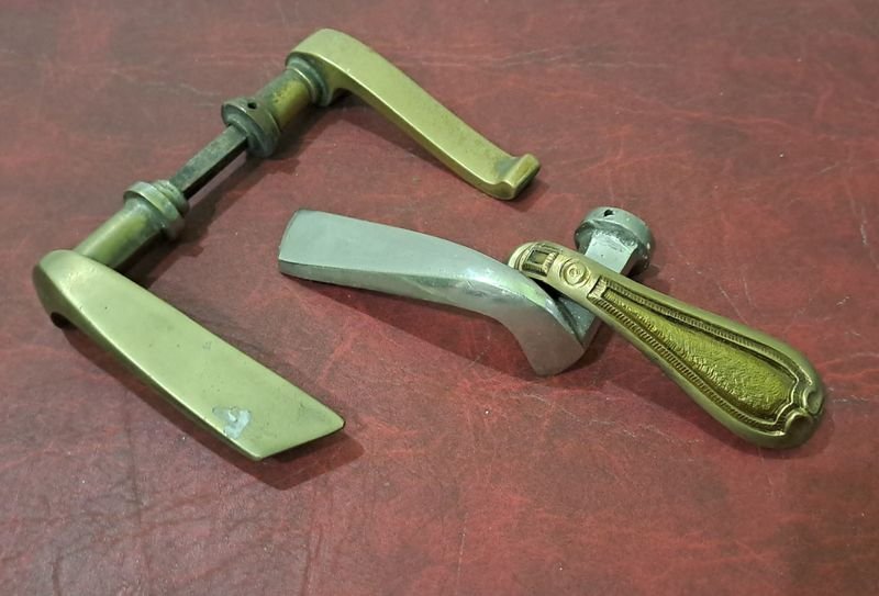 Lote anterior: Juego de pestillos en bronce con detalles ornamentales