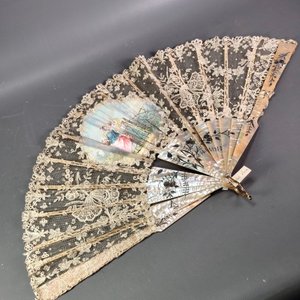 Lote de Tres Abanicos Antiguos: Nácar Decorado y Madera Pintada a Mano - imagen 11