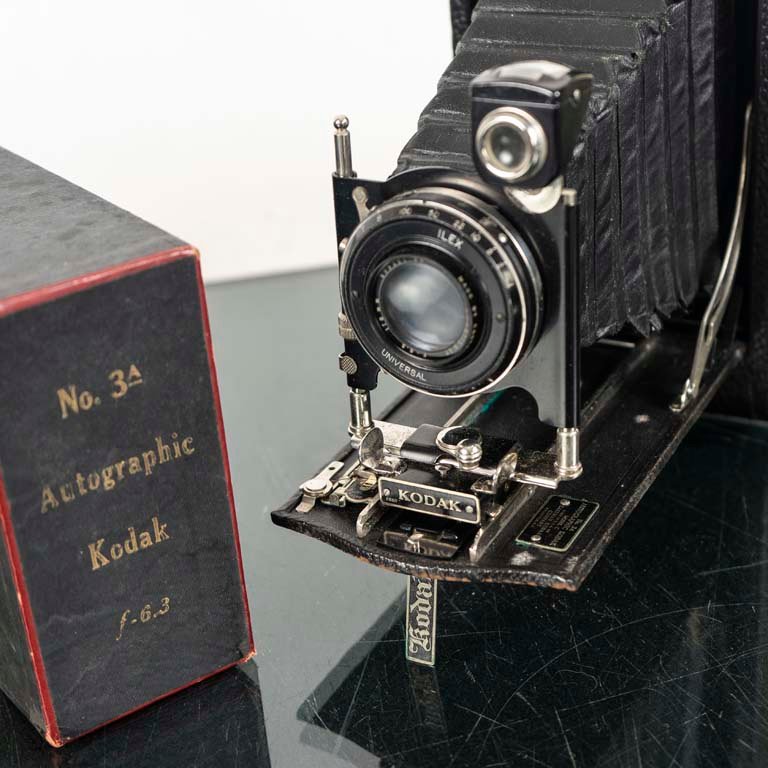 Cámara antigua Kodak con fuelle autográfico para venta - imagen 2