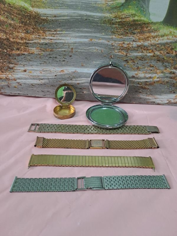 Lote anterior: Juego antiguo de polvera y espejo para reloj