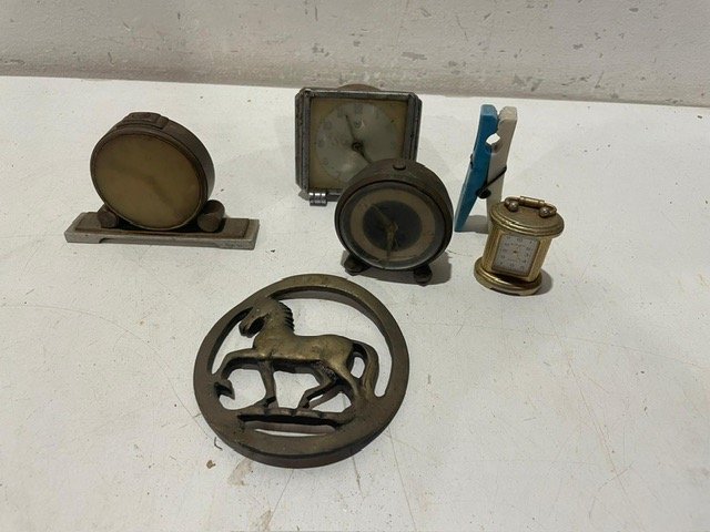 Lote anterior: Relojes de mesa y otro - Colección de relojes antiguos