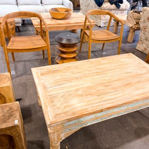 Lote siguiente: Mesa de centro de madera y carrito auxiliar metálico