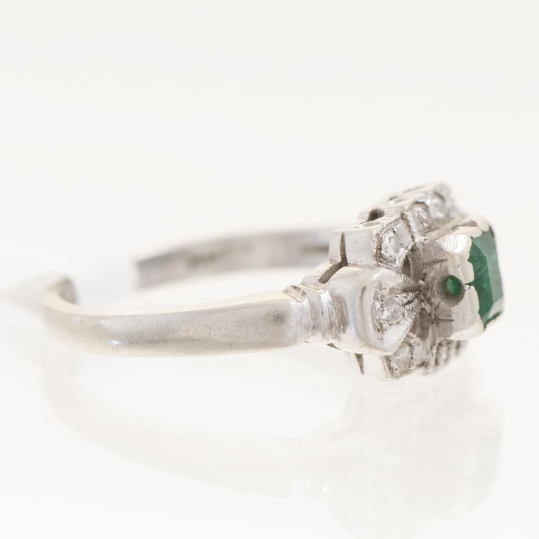Anillo de oro con esmeralda y brillantes - imagen 2