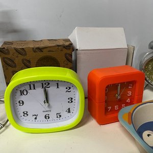 Lote de Utensilios de Cocina, Vajilla Infantil y Relojes Despertador - imagen 4