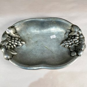 Fuente Ovalada de Peltre con Diseño de Uvas - imagen 1