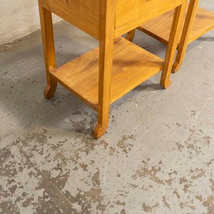 Par de Mesas de Luz de Madera con Cajón y Estante - imagen 3