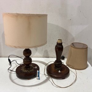 Lote siguiente: Par de Lámparas de Mesa Vintage de Madera