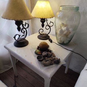 Juego de 2 Lámparas de Mesa y Florero Decorativo - imagen 2