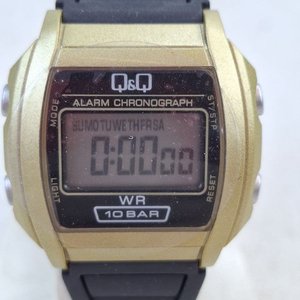 Reloj Pulsera Digital Q&Q Dorado con Malla Negra - imagen 2