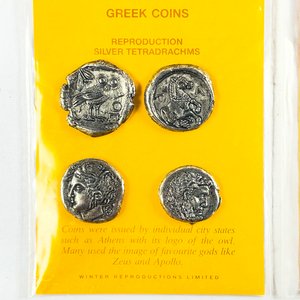 Ocho Reproducciones de Monedas Griegas Plateadas - imagen 4