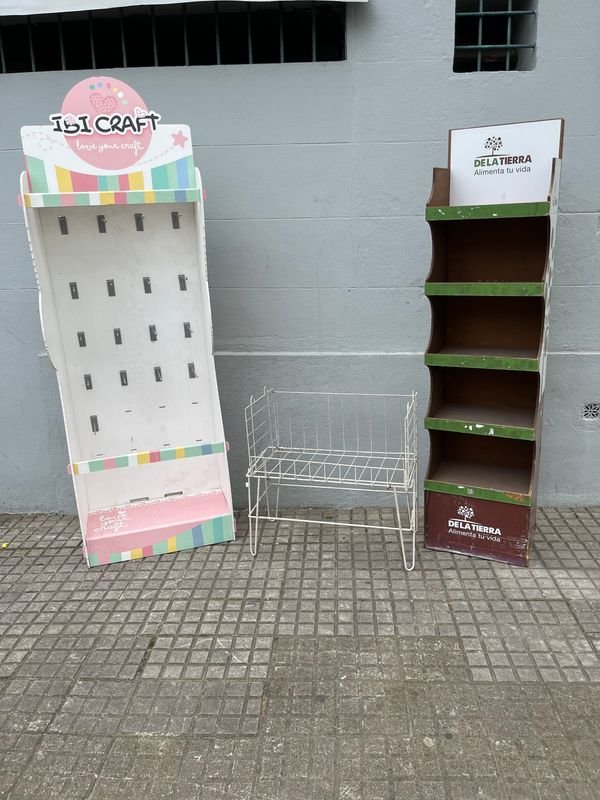 3 Exhibidores: Metal, Madera y con Ganchos