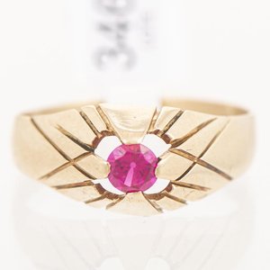 Lote siguiente: Anillo de Oro 18k con Piedra Roja - Diseño Clásico