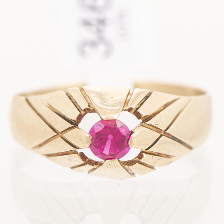 Anillo de Oro 18k con Piedra Roja - Diseño Clásico
