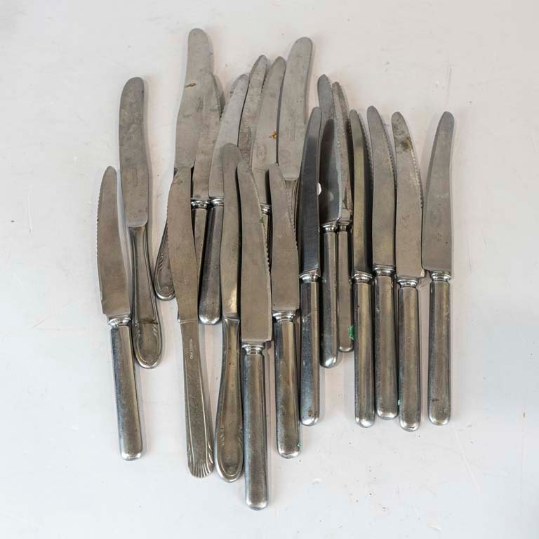 Lote siguiente: Cuchillos de acero inoxidable de 20 cm y 23 cm