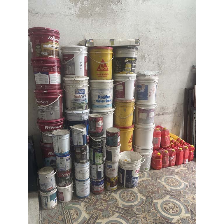 Lote de Tarros de Pintura y Membrana Varios